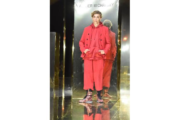 Wow! Nach seinem Laufstegdebüt für Dolce & Gabbana in Mailand stellte sich Elias bei der Berlin Fashion Week für Designer Mi...