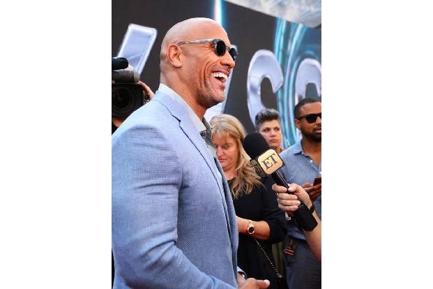 ...schmiss er sich ins Blitzlichtgewitter und plauderte nur zu gerne mit den Reportern am Red Carpet. Statt sich mit seinen ...