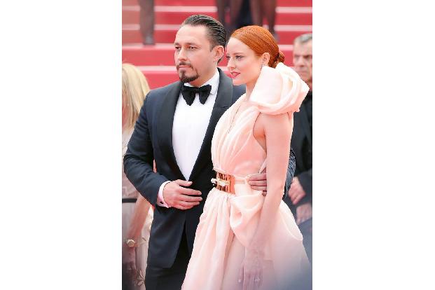 ...ihr Freund Klemens Hallmann einen Heiratsantrag am Rande der Filmfestspiele von Cannes. Nach der Tanzshow ging es also fü...