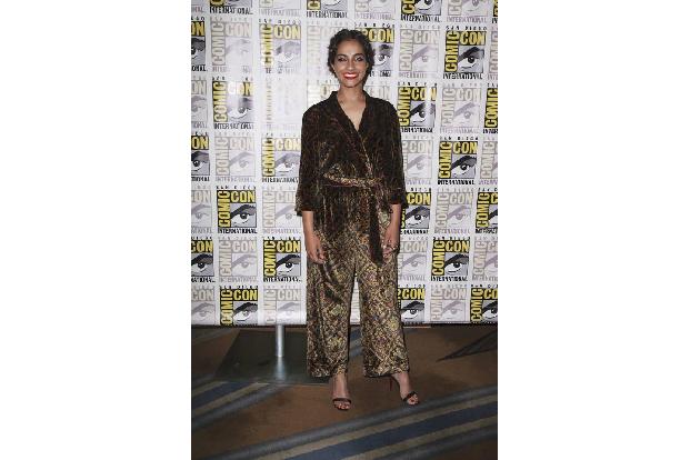 ...Mandip Gill stellte sich Jodie den Fotografen und neugierigen Fans, die es gar nicht erwarten können, zum ersten Mal eine...