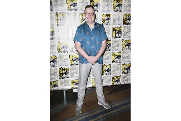 ...Chris Chibnall, der ebenfalls auf der Comic Con war. Seine neue Hauptdarstellerin Jodie kennt er bereits, schließlich sch...