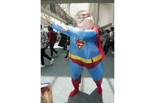 ...zu verkleiden. Wie bei jeder Comic Con gab es einen regelrechten Wettkampf um die ausgefallensten Outfits. Peter Griffin ...