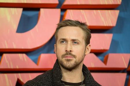 ...Kollege Ryan Gosling ist Teil des Duos Dead Man's Bones. Den Schauspieler und seinen Freund Zach Shields verband eine Lie...