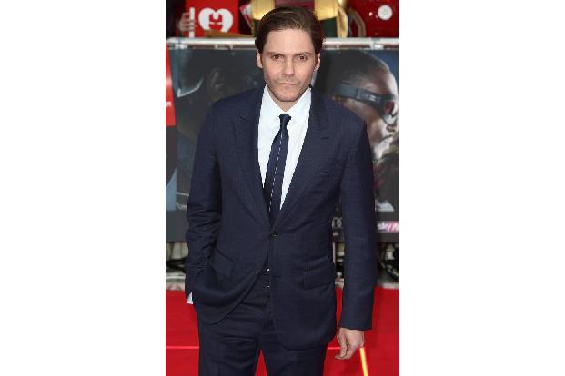 ...Daniel Brühl aus. In 'Captain America: Civil War' spielte er Zemo. Wem lief es nicht eiskalt den Rücken runter, als der B...