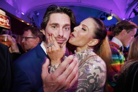 ...bunten Treiben der deutschen Promis zuschauen konnten/mussten. Ex-'Bachelor'-Kandidatin Dany Michalski fand nämlich jeman...