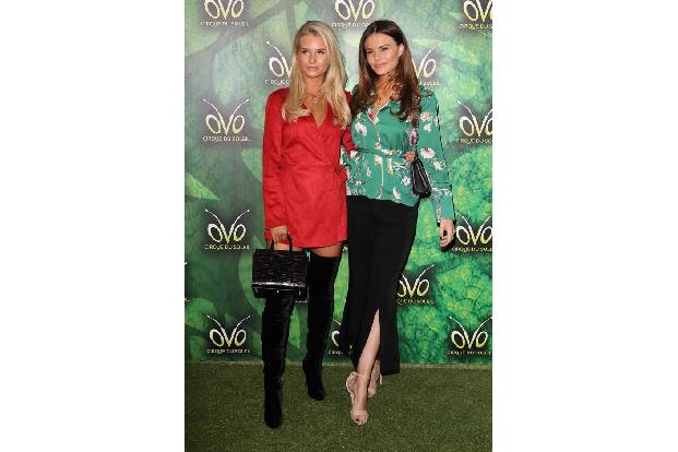 ...schien 'Ovo' (zu deutsch Ei) zu interessieren. Model Lottie Moss tauchte mit BFF Emily Blackwell auf und...