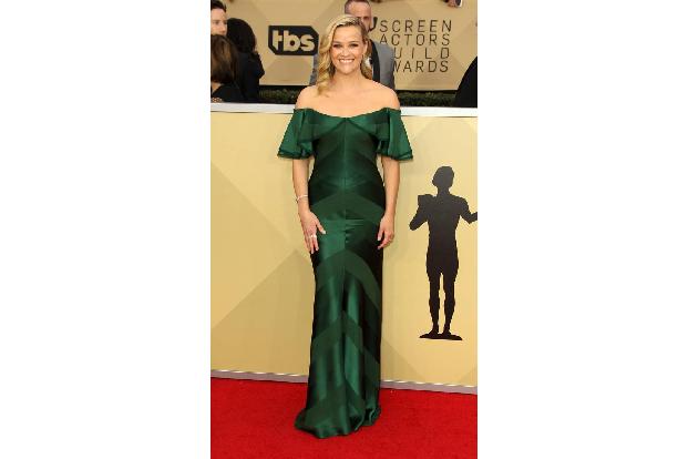...unauffälliger war das Dress von Zac Posen, das Resse Witherspoon bei den 24. Screen Actors Guild Awards präsentierte. Sch...