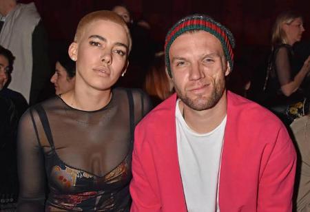 ...Alina Süggeler und Andi Weizel von Frida Gold bei so einem Event auftauchen, verwundert irgendwie ebenfalls nicht. Wenn e...