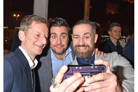 ...als echter Fanboy. Ein Selfie mit Michael Kessler und Bastian Pastewka musste einfach sein. Ob danach auch noch...
