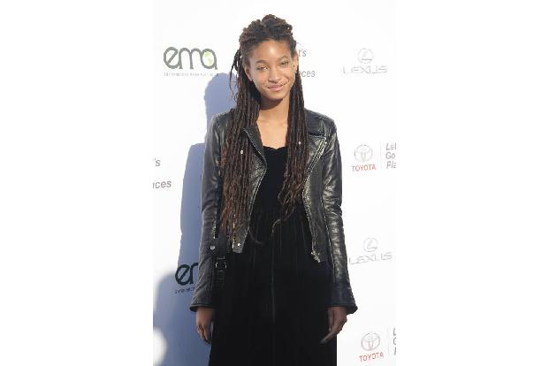 ...ist Willow Smith im Promi-Business. Nicht zuletzt natürlich wegen ihrer berühmten Eltern Will Smith und Jada Pinkett Smit...