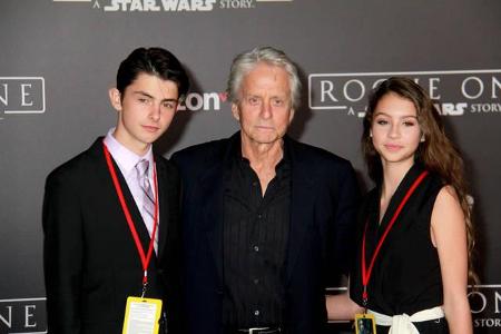 ...war Dylan Douglas, der Sohn von Michael Douglas und Catherine Zeta-Jones. Doch auch er wird dieses Jahr seinen 18. Geburt...