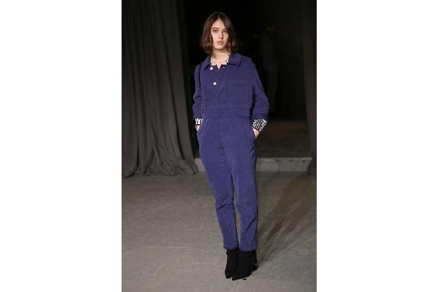 ...Rafferty Law ist bereits in aller Munde. Von Iris Law hat man bisher eher wenig gehört, trotz ihres berühmten Papas Jude ...