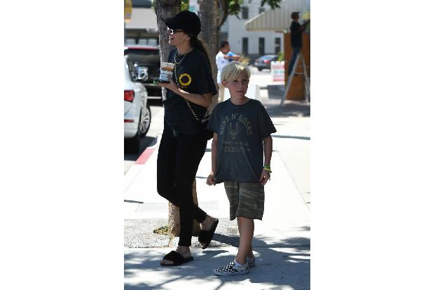 ...kommt hingegen der Sohn von Ashlee Simpson und Pete Wentz. Sie entschieden sich bei ihrem einzigen gemeinsamen Kind für d...