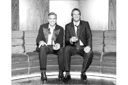 ...auch diese zwei Herren hier: George Clooney und Rande Gerber sowie ihr Tequila Casamigos. Der Hollywoodstar hat seine Ant...