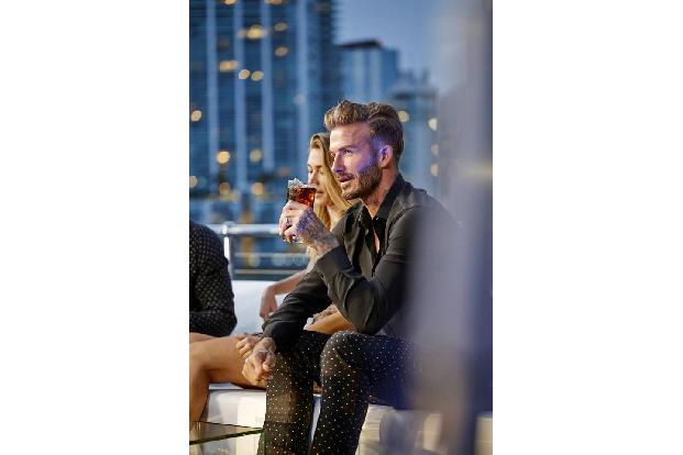 ...zu Fußball besser als Bier? Nichts! Trotzdem hat Ex-Kicker David Beckham lieber in eine Whisky-Marke namens Haig Club inv...