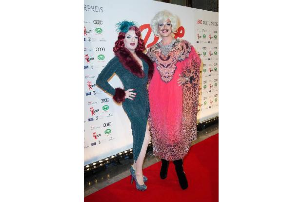 ...kam dafür Sheila Wolf. Die Drag Queen mit quietschiger Begleitung zog so sicher alle Blicke auf sich. Ebenfalls ein Blick...