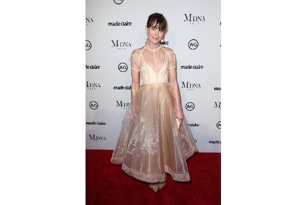 ...war an diesem Abend Michelle Monaghan. Die Schauspielerin kam in einem nude-farbenen, durchsichtigen Kleid und zog damit ...