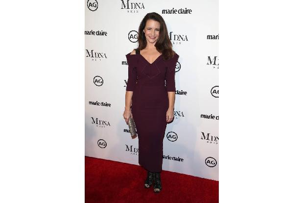 ...war wie immer Kristin Davis. Der ehemalige 'Sex and the City'-Star entschied sich für ein burgunderfarbenes Kleid, das ih...