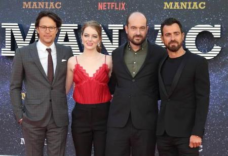 Cary Fukunaga (links) hat sich eine neue Serie einfallen lassen, die mit Emma Stone und Justin Theroux prominent besetzt ist...