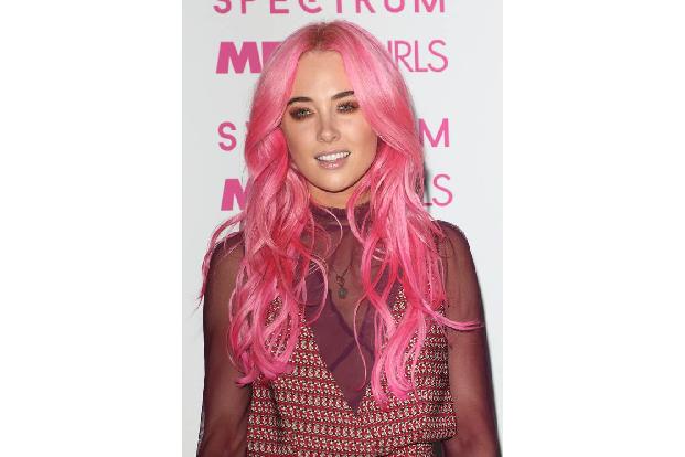 ...geht's mit dem Look von Tänzerin Nicole Hughes weiter. Für dieses Pink braucht Frau eine solide Portion Selbstbewusstsein...