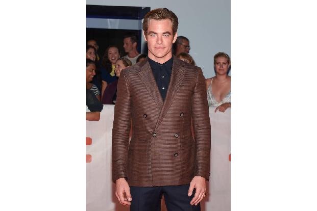 ...Chris Pine wohl, der sich zurzeit in 'Outlaw King' über die Kinoleinwand kämpft. Der Film durfte ebenfalls seine Premiere...