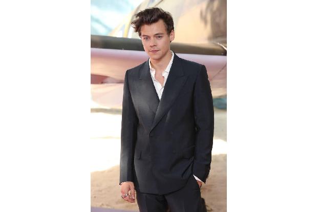 Kaum zu glauben, aber wahr: Popstar Harry Styles hat nicht nur zwei Brustwarzen, auch nicht drei - sondern vier! Aus seinem ...