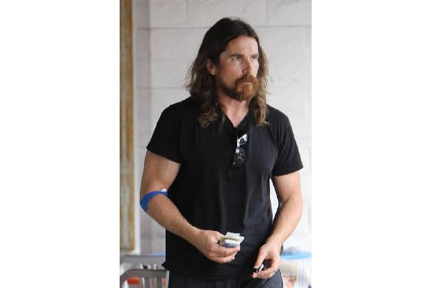 ...Chistian Bale erfahren musste. Nachdem er in 'Der Maschinist' als Skelett durch die Landschaft schlafgewandelt war, musst...