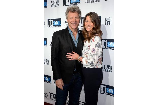 ...als der treueste Typ überhaupt: Sänger Jon Bon Jovi hat sich nie vom Starrummel mitreißen lassen und sagte 1989 Ja zu sei...