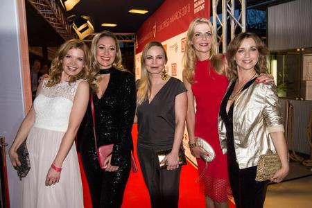 Eva Imhof, Ruth Moschner, Regina Halmich, Tanja Bülter und Tina Ruland - sie alle machten sich schick und kamen gut gelaunt ...