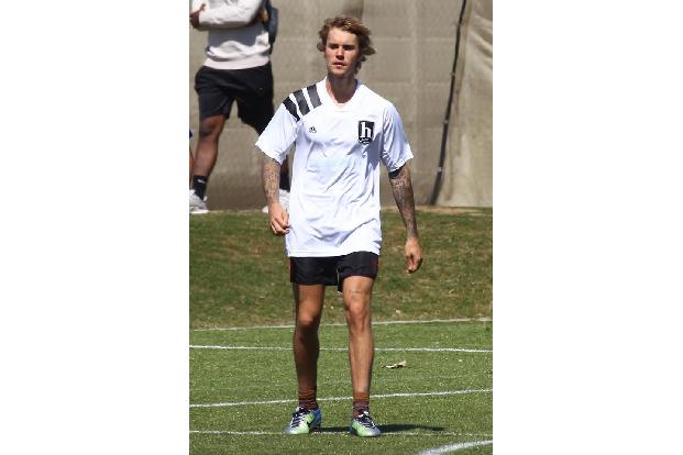 ...Justin Bieber nicht, denn gegen ihn tat sich eine ganze Gang zusammen. Ein wegen Vergewaltigung und Mord verurteilter Gef...