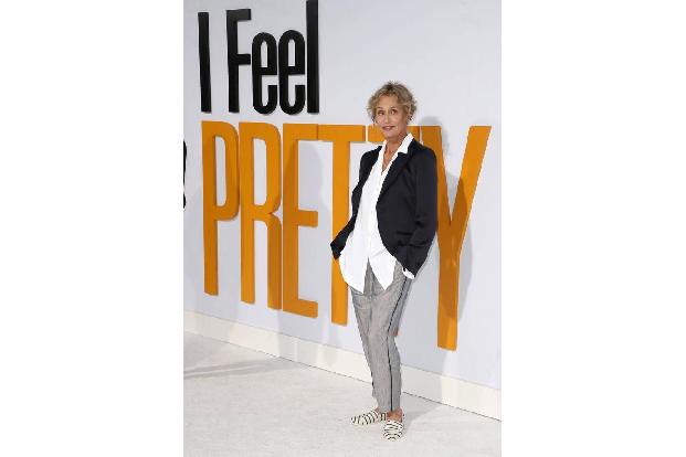 ...ging es Lauren Hutton an. Die 74-Jährige spielt Lily LeClaire, die Mutter von Renees Idol Avery LeClaire, und bewies in L...