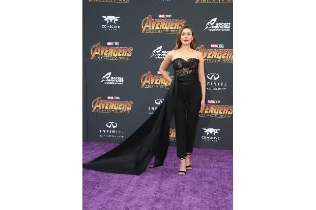 ...Elizabeth Olsen nach Los Angeles. In ihrer Rolle als Wanda Maximoff alias Scarlet Witch kann die Künstlerin fliegen und w...