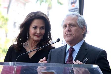 ...Star-Manager Leslie Moonves, ein langjähriger Freund der 66-jährigen Preisträgerin, war gekommen und lobte seine Freundin...