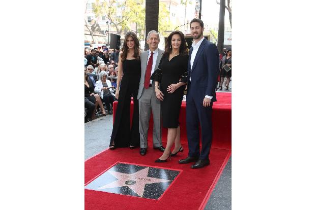 ...war an diesem besonderen Tag natürlich vor Ort: auch Ehemann Robert A. Altman und Sohnemann James feierten Lyndas Stern a...