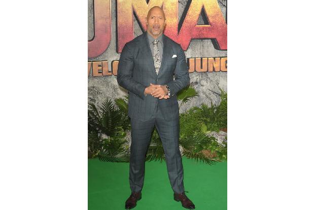 ...Dwayne 'The Rock' Johnson der bessere Jack Reacher gewesen wäre als Tom Cruise - allein optisch, wie jeder Leser der Roma...