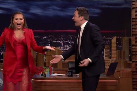 ...hat das Supermodel regelmäßig TV-Auftritte, wie hier bei der 'The Tonight Show' mit Jimmy Fallon im Januar 2018. Ihr rote...