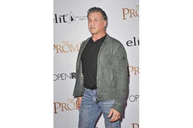 ...Silvester Stallone lebte vor dem großen Ruhm ebenfalls auf der Straße. Aus der Not heraus verkaufte er sogar seinen gelie...