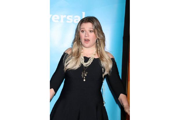 ...Kelly Clarkson war erst frisch nach L.A. gezogen, als in ihrem Apartment ein Feuer ausbrach. Also war sie gezwungen in ih...