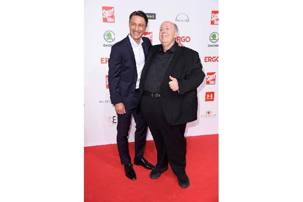 700 Gäste aus Sport, Wirtschaft und Medien waren dabei, als Niko Kovac - hier bestens gelaunt mit Reiner Calmund auf dem rot...