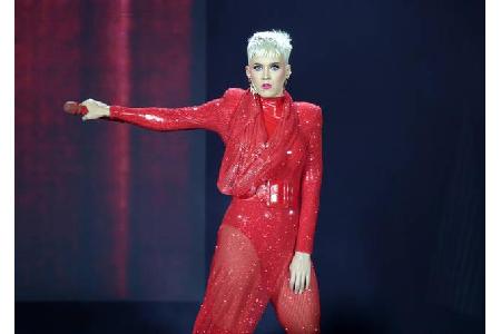 Katy Perry macht nicht nur auf der Bühne eine gute Figur, auch ihre Zweitkarriere bei 'American Idol' läuft hervorragend. Zu...