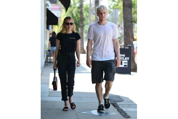 Anfang April schlenderten Emma Roberts und Evan Peters durch die Straßen von Los Angeles. Sie sind nicht die einzigen Promi-...