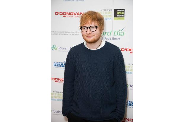 König der Superlative: Ed Sheerans Song 'Shape of You' ist mit 26 Millionen Downloads der meist verkaufte Track im Internet ...