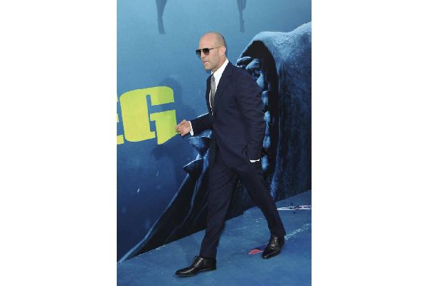 Jason Statham ist der Hauptdarsteller des aktuellen Thrillers, in dem er gegen das größte Meeresungeheuer aller Zeiten antri...