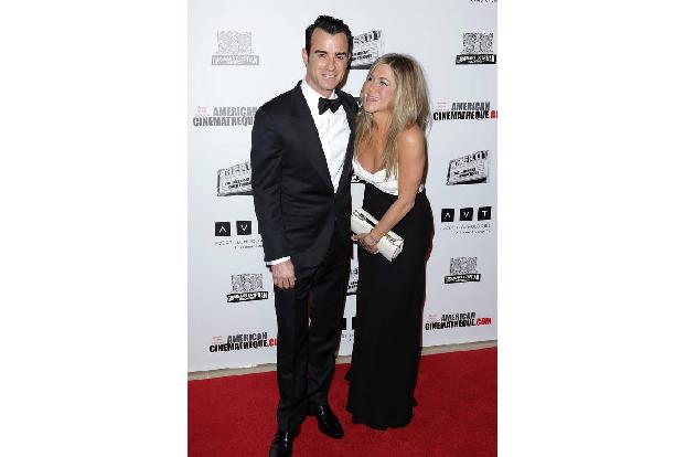Im November 2012 legten Jen und Justin einen ihrer ersten Red-Carpet-Auftritt hin und zeigten sich beim American Cinemathequ...