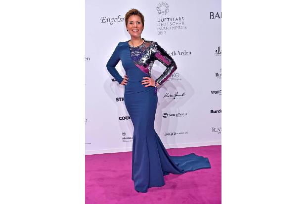 ...auch die deutsche Moderatorin Vanessa Blumhagen leidet. Sie hat ihre Geschichte in dem Buch 'Jeden Tag wurde ich dicker u...