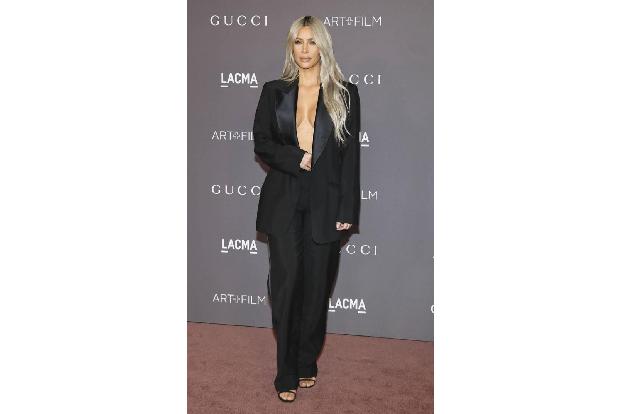 ...nicht allein: Auch Kim Kardashian leidet unter der Krankheit, bei der die Gebärmutterschleimhaut außerhalb der Gebärmutte...