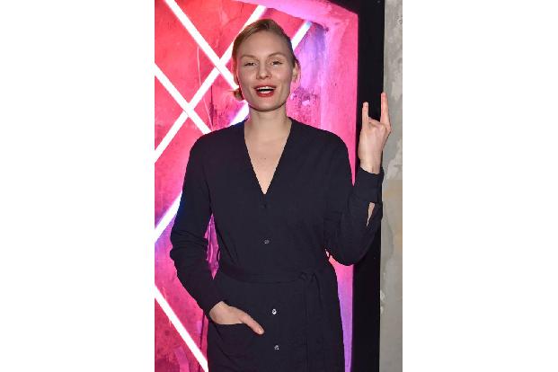 ...Rosalie Thomass, denn die Schauspielerin, die unter anderem aus 'Mutter muss weg' bekannt ist, zeigte sich ebenso locker ...