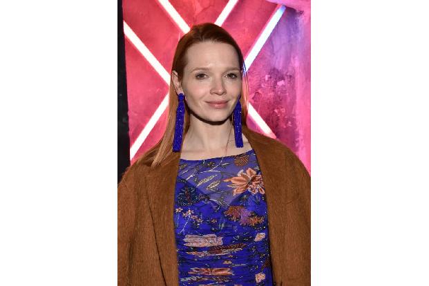 ...Karoline Herfurth durfte an diesem Abend natürlich auch nicht fehlen und entzückte mit einem durchsichtigen, blauen Kleid...