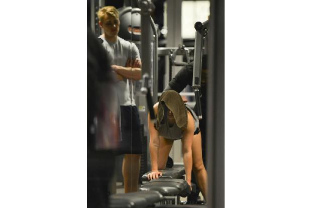 ...bereits einen Hinweis geben. Es ist nämlich Levi Meaden, der aktuelle Freund von - na, schon wärmer - Ariel Winter. Und d...