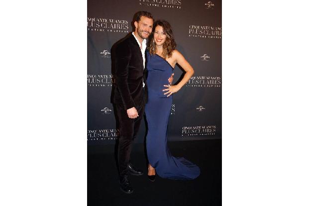 ...kuschlig wurde der Schauspieler allerdings bei seiner Frau Amelia Warner, die ihn nach Paris begleitete. Besonders happy...